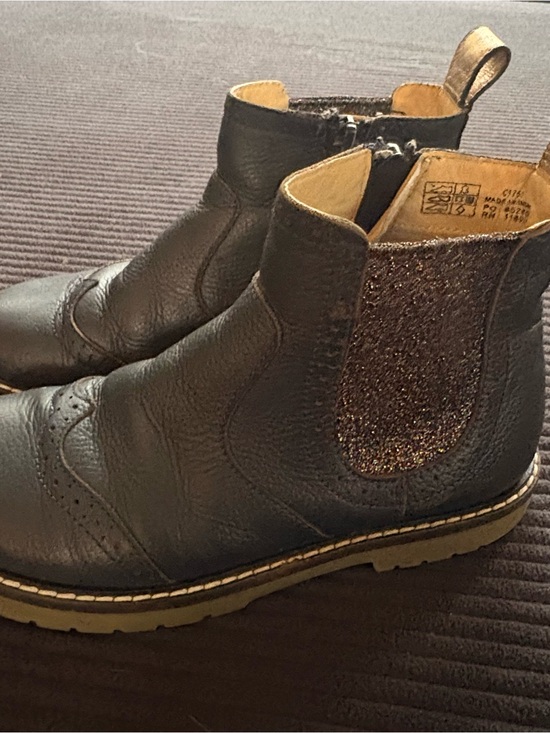 Mini Boden Other - Mini Boden Black Leather Chelsea Boots with Glitter Panels